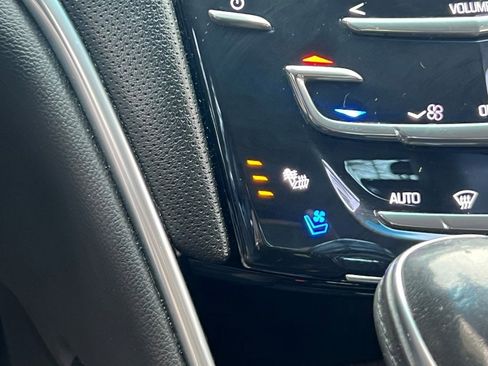 Used 2019 Cadillac XTS Luxury image 18