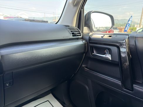 Used 2022 Toyota 4Runner TRD Off-Road Premium AWD/4WD image 23