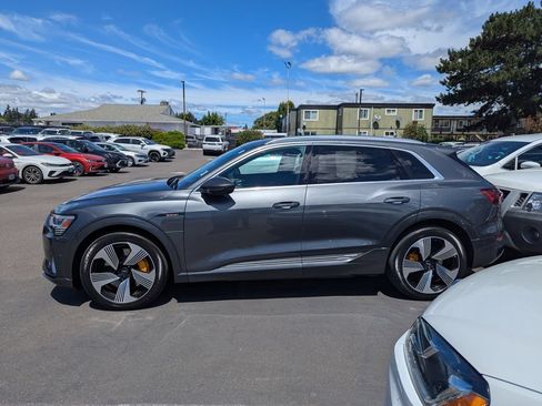 Used 2019 Audi e-tron Prestige AWD/4WD image 2