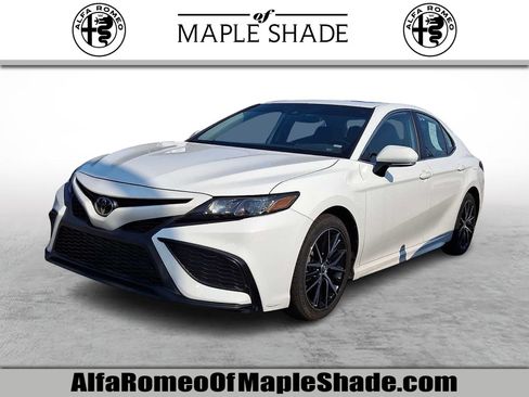 Used 2024 Toyota Camry SE FWD image 1