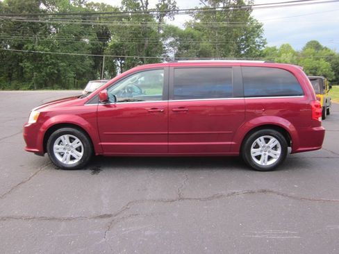 Used 2011 Dodge Grand Caravan Crew w/ Entertainment Group 1 FWD image 1