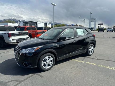 New 2025 Nissan Kicks Play S FWD image 5