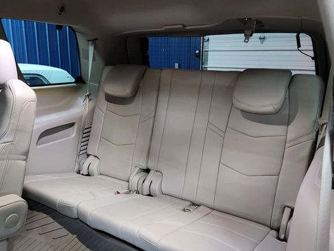 Used 2020 Cadillac Escalade Luxury w/ LPO, Radiant Package image 23