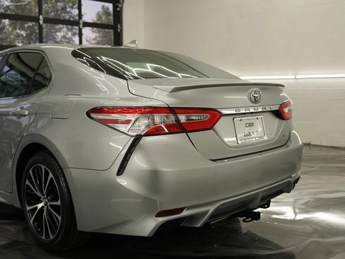 Used 2020 Toyota Camry SE FWD image 11