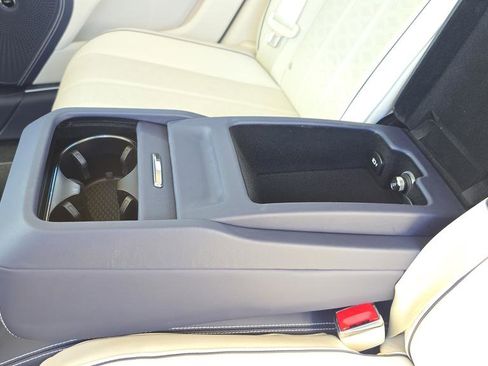 New 2025 Bentley Flying Spur Plug-In Hybrid image 34