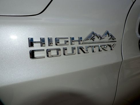 Used 2023 Chevrolet Tahoe High Country image 14