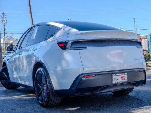 Used 2026 Tesla Model Y Long Range image 22