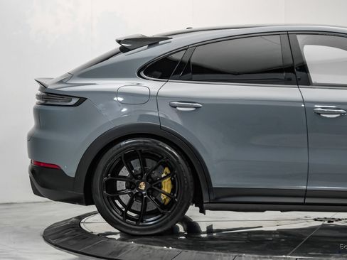 Used 2024 Porsche Cayenne Turbo GT AWD/4WD image 21