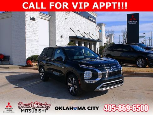 New 2026 Mitsubishi Outlander SE image 1