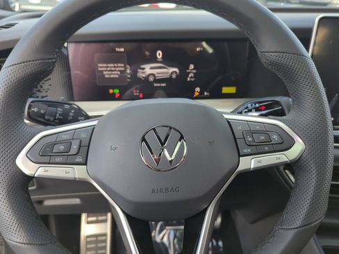 New 2026 Volkswagen Tiguan SE R-Line image 9