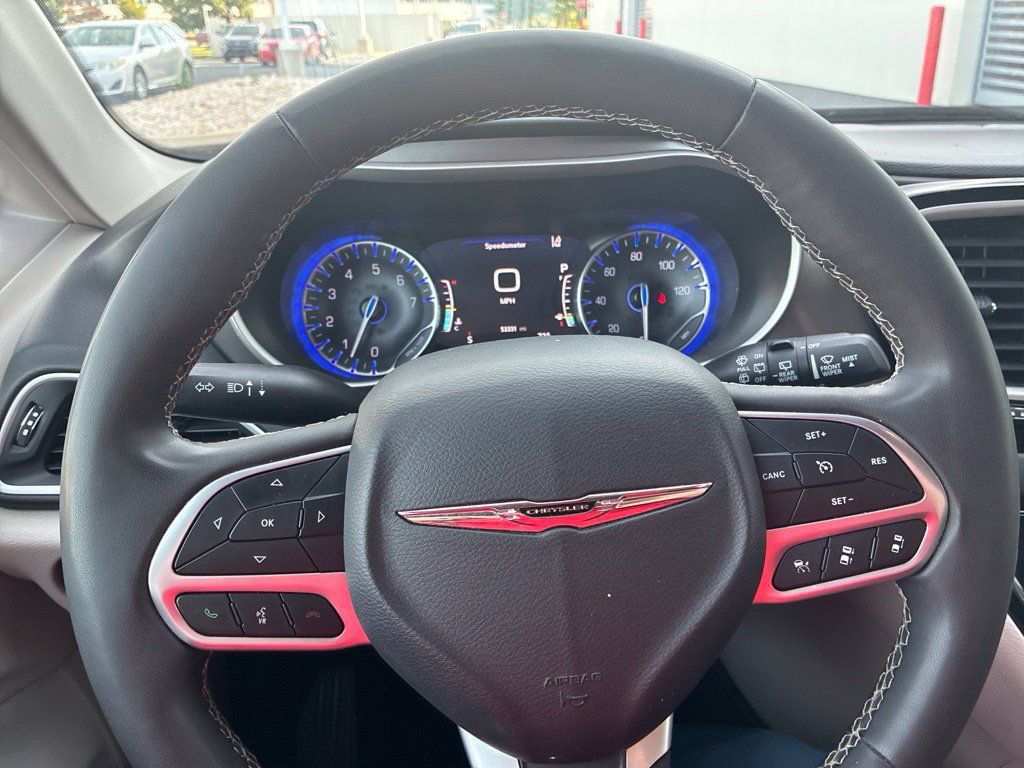 Used 2023 Chrysler Pacifica Touring-L FWD image 26