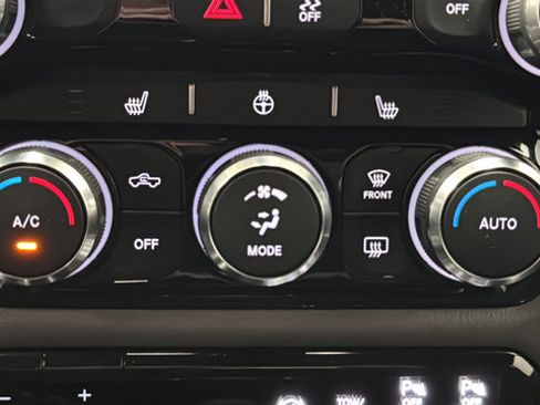 Used 2022 RAM 2500 Big Horn w/ Night Edition AWD/4WD image 17