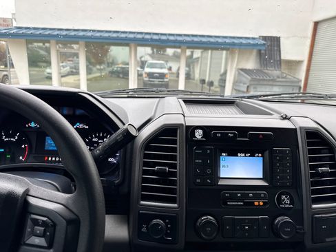 Used 2022 Ford F350 XL w/ Power Equipment Group image 17