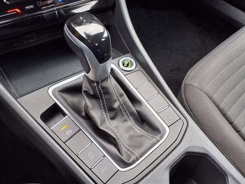 Used 2025 Volkswagen Jetta S image 23