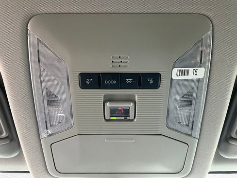 Used 2025 Toyota RAV4 XLE image 17