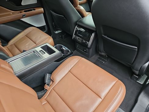 Used 2020 Lincoln Aviator Reserve w/ Equipment Group 201A image 11