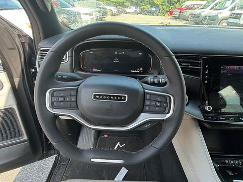 Used 2025 Jeep Wagoneer L 4WD image 29