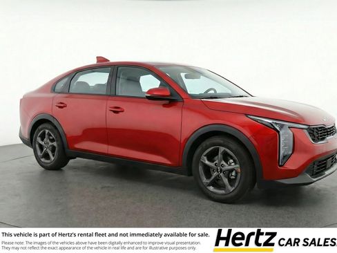 Used 2025 Kia K4 LXS image 1