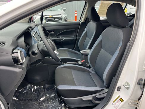 Used 2025 Nissan Versa SV FWD image 35