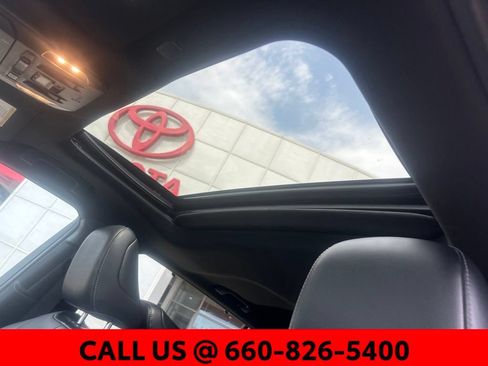 Used 2021 Toyota Highlander XSE FWD image 21