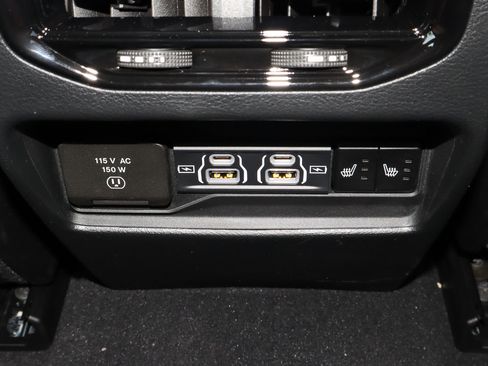 New 2025 Jeep Grand Cherokee Overland w/ Luxury Tech Group IV image 19