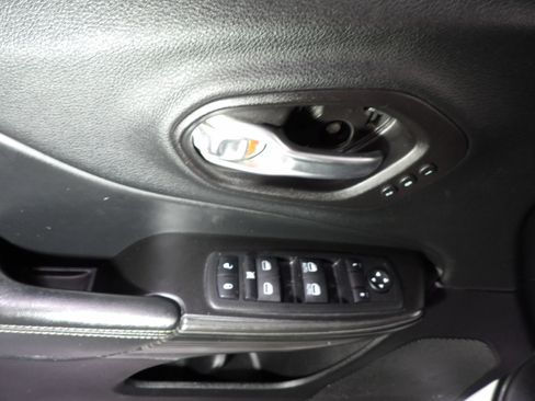 Used 2014 Jeep Cherokee Limited w/ Technology Group AWD/4WD image 8