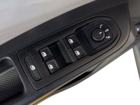 Used 2023 Volkswagen Taos S image 13