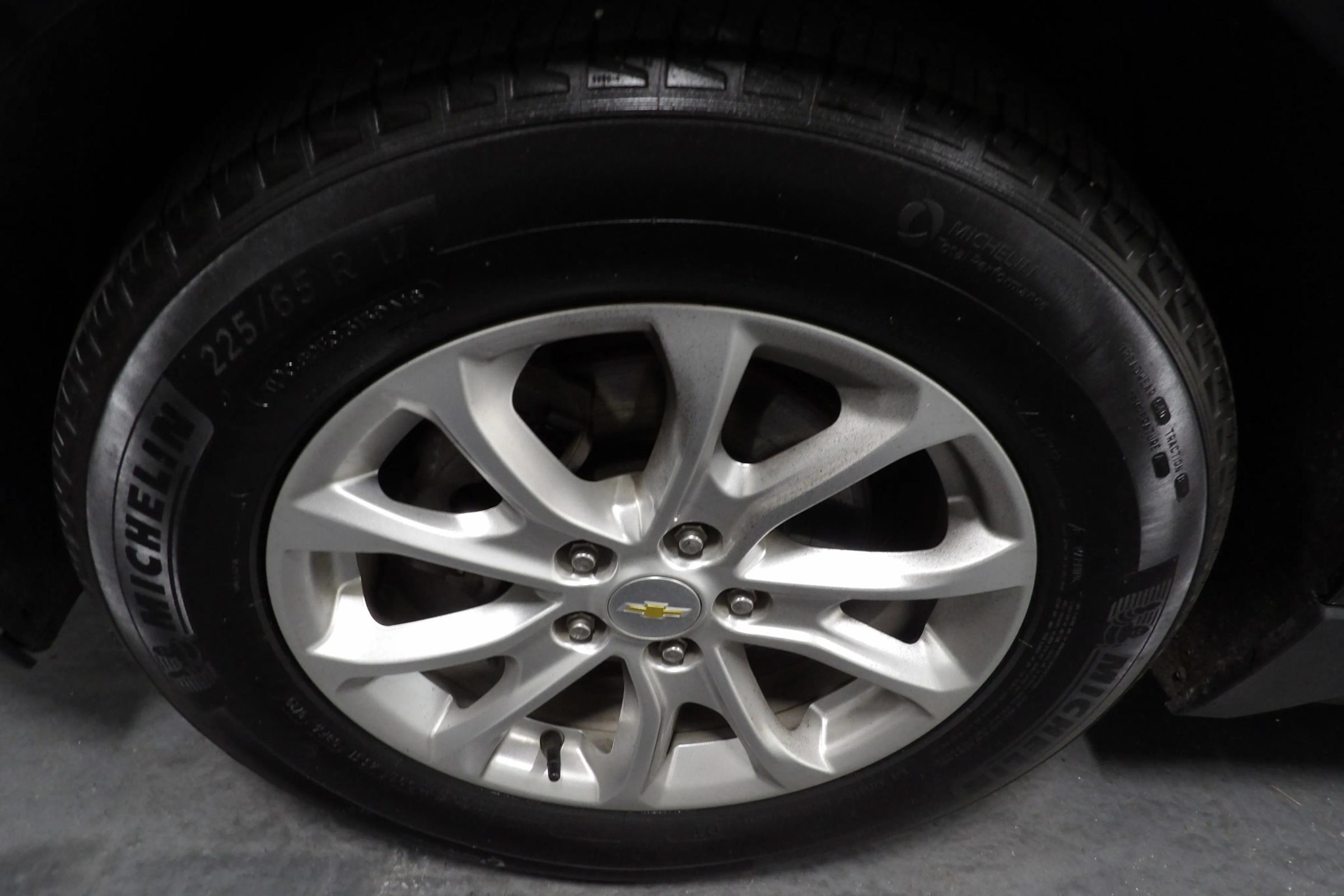 Used 2019 Chevrolet Equinox LS w/ LS Convenience Package FWD image 19