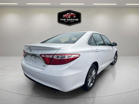 Used 2016 Toyota Camry SE w/ Moonroof Package FWD image 5