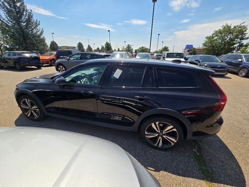 Used 2025 Volvo V60 B5 Cross Country Plus AWD/4WD image 2