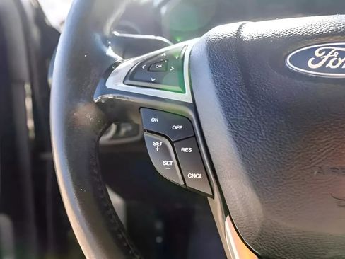 Used 2018 Ford Fusion SE w/ Equipment Group 201A FWD image 13