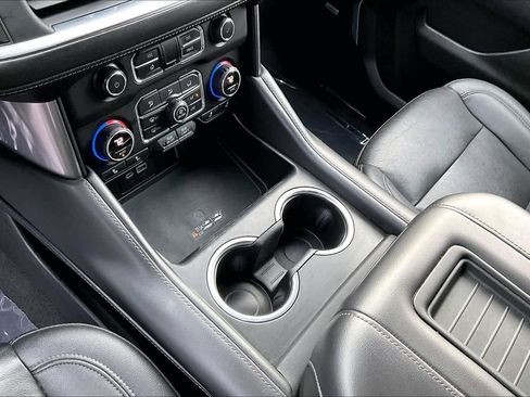 Used 2022 Chevrolet Suburban LT w/ Luxury Package image 20