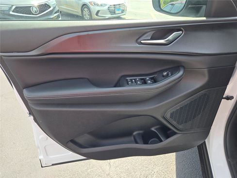 Certified 2024 Jeep Grand Cherokee Laredo X image 21