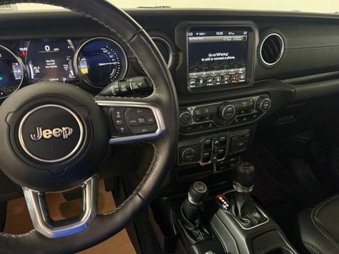 Used 2022 Jeep Wrangler Unlimited Sahara w/ Cold Weather Group AWD/4WD image 23