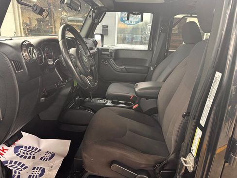 Used 2015 Jeep Wrangler Unlimited Sport w/ Quick Order Package 24S AWD/4WD image 11