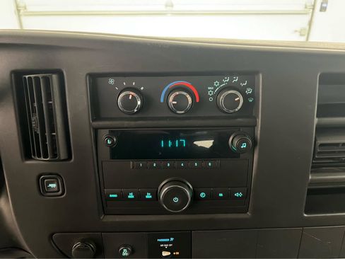 Used 2014 GMC Savana 2500 image 17