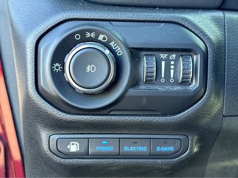 Certified 2021 Jeep Wrangler Unlimited Sahara w/ Cold Weather Group image 15