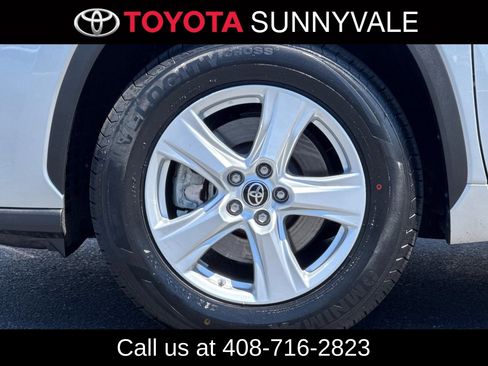 Certified 2024 Toyota Highlander LE FWD image 13