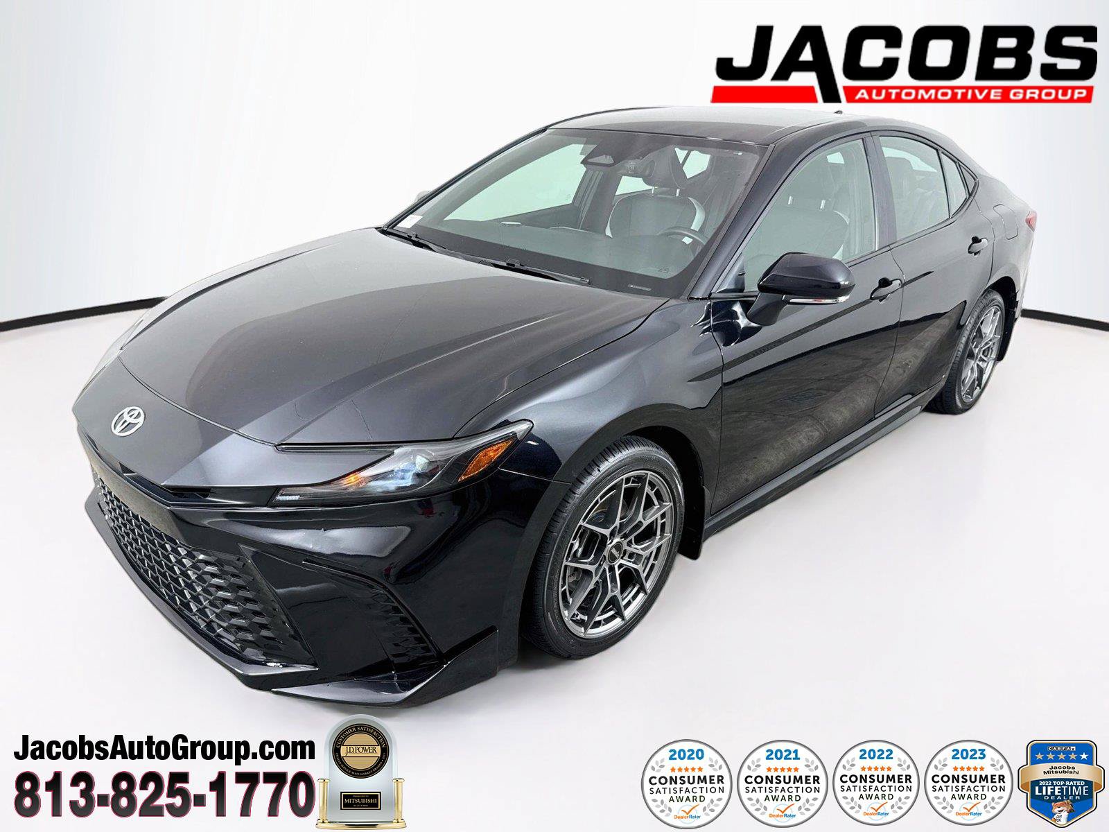 Used 2026 Toyota Camry SE FWD image 1