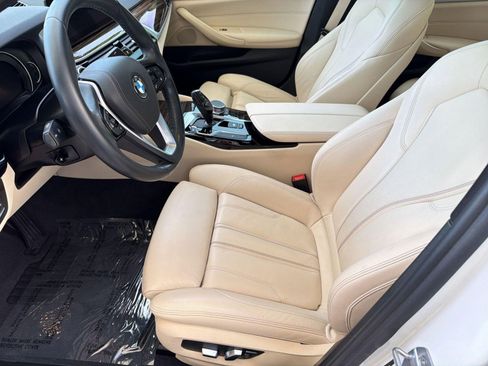 Used 2019 BMW 530i w/ Convenience Package RWD image 5