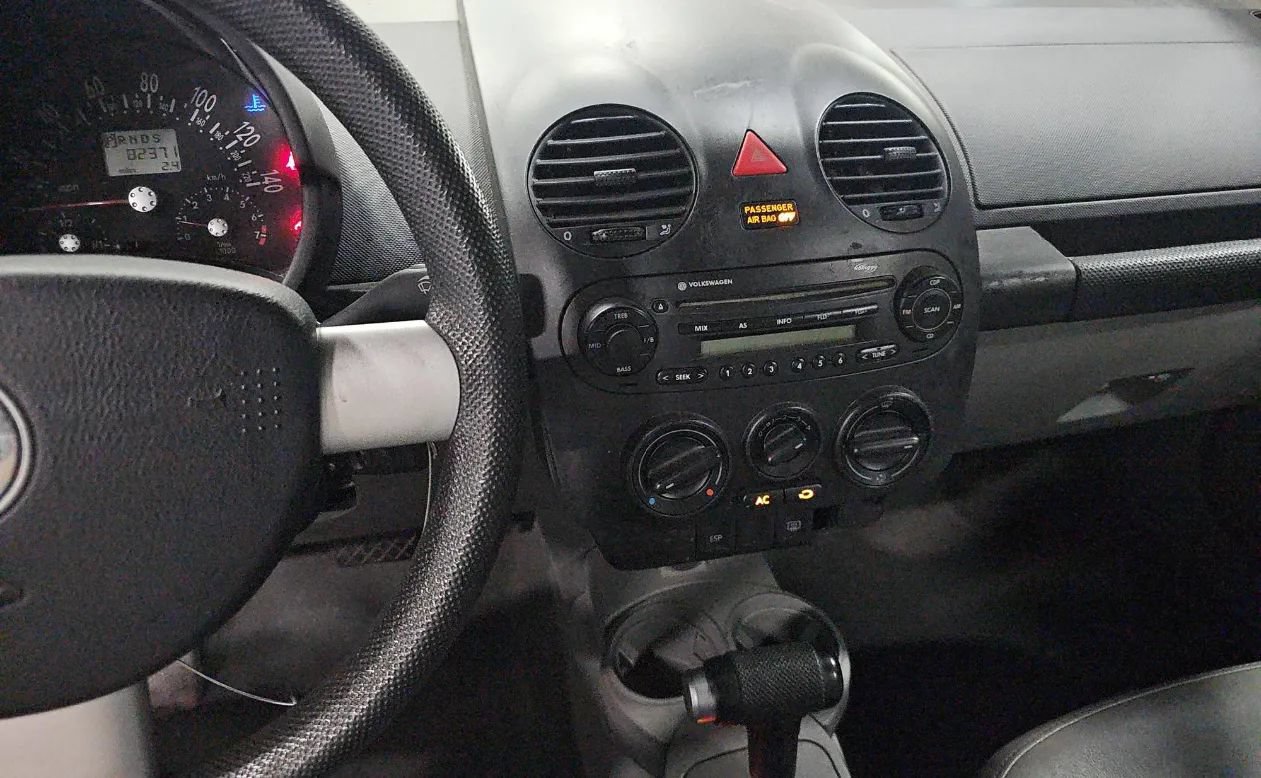 Used 2005 Volkswagen Beetle Dark Flint Edition FWD image 8