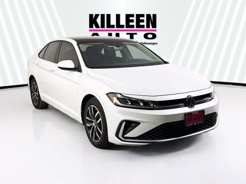 Used 2025 Volkswagen Jetta SE w/ Sunroof Package image 1