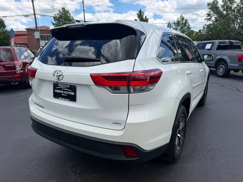 Used 2017 Toyota Highlander LE AWD/4WD image 5