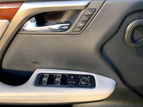 Used 2019 Lexus RX 350L w/ Premium Package image 34