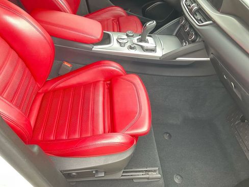 Used 2022 Alfa Romeo Stelvio Veloce image 26