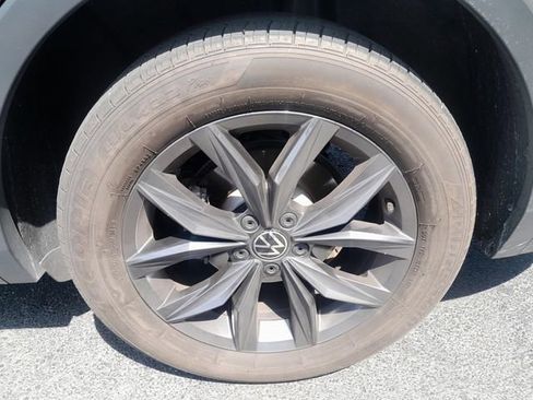 Used 2022 Volkswagen Tiguan SE image 20