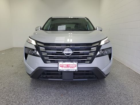 Used 2025 Nissan Rogue SV FWD image 3