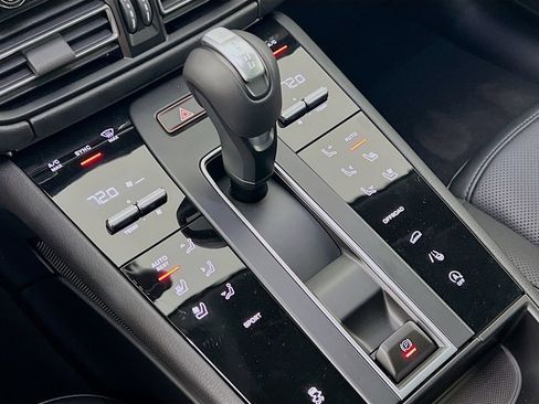 New 2026 Porsche Macan image 18