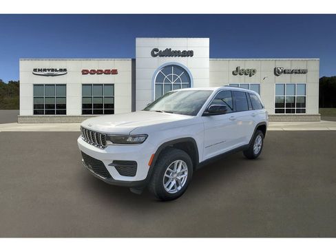 Used 2025 Jeep Grand Cherokee Laredo X AWD/4WD image 7