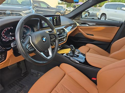 Used 2023 BMW 540i w/ Premium Package image 14